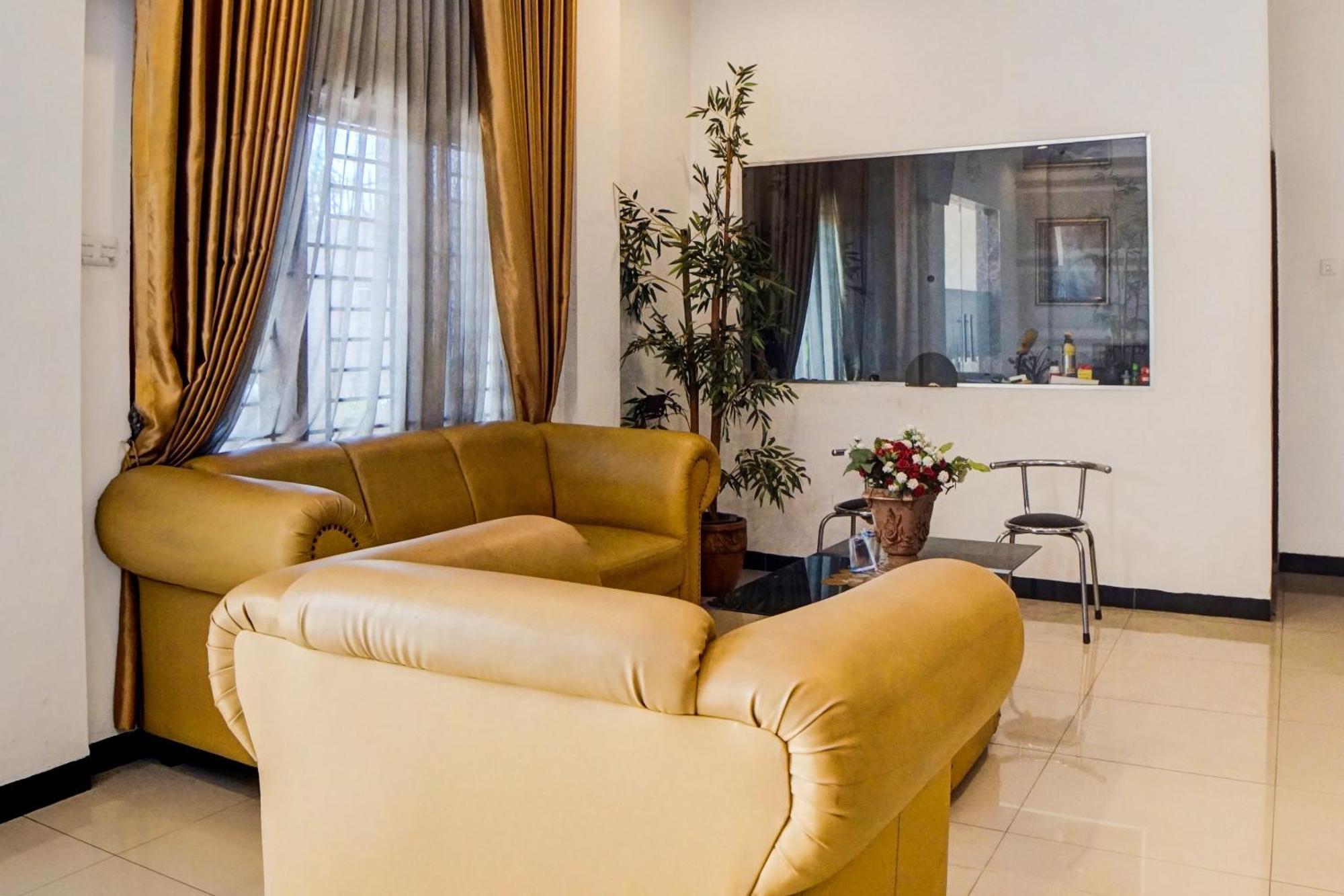 Oyo 92638 Jr Residence Syariah Medan Eksteriør bilde