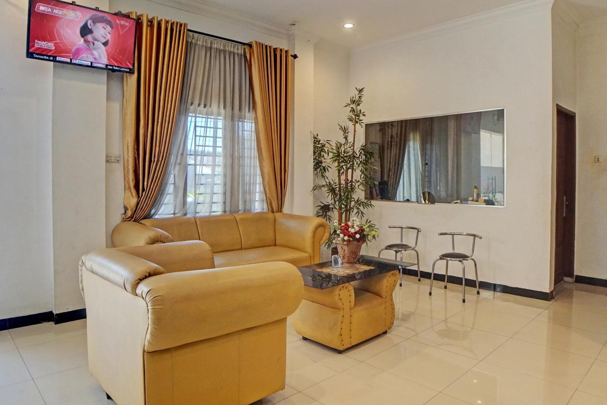 Oyo 92638 Jr Residence Syariah Medan Eksteriør bilde