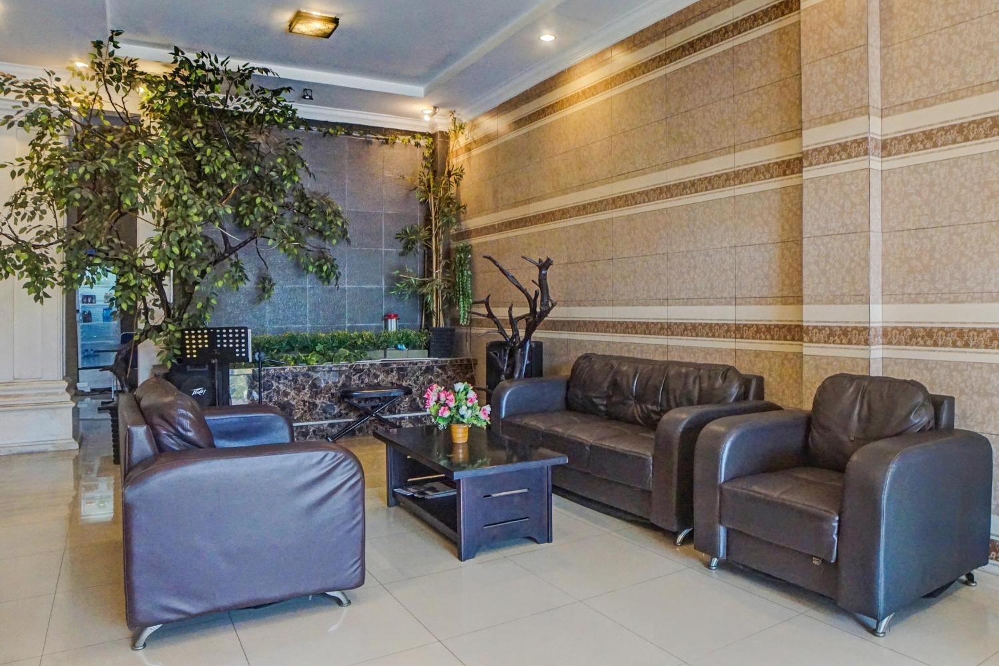 Oyo 92638 Jr Residence Syariah Medan Eksteriør bilde